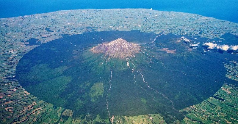 Gunung Taranaki Salah Satu Gunung Kerucut di Dunia | Unik Menggelitik