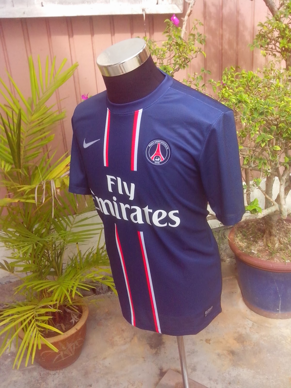 1001 BUNDLE AUTHENTIC LIMITED EDITION PSG HOME JERSEY BY BECKHAM (SOLD!!!)