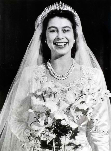  British royal wedding is who 39s designing Kate Middleton 39s wedding dress
