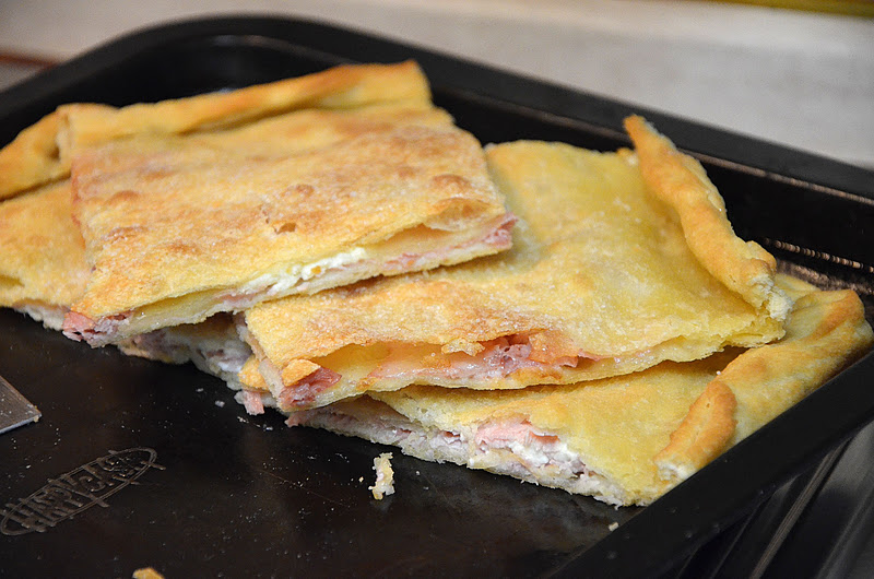 Focaccia farcita al prosciutto e formaggio da Kitchen 4 Happiness su