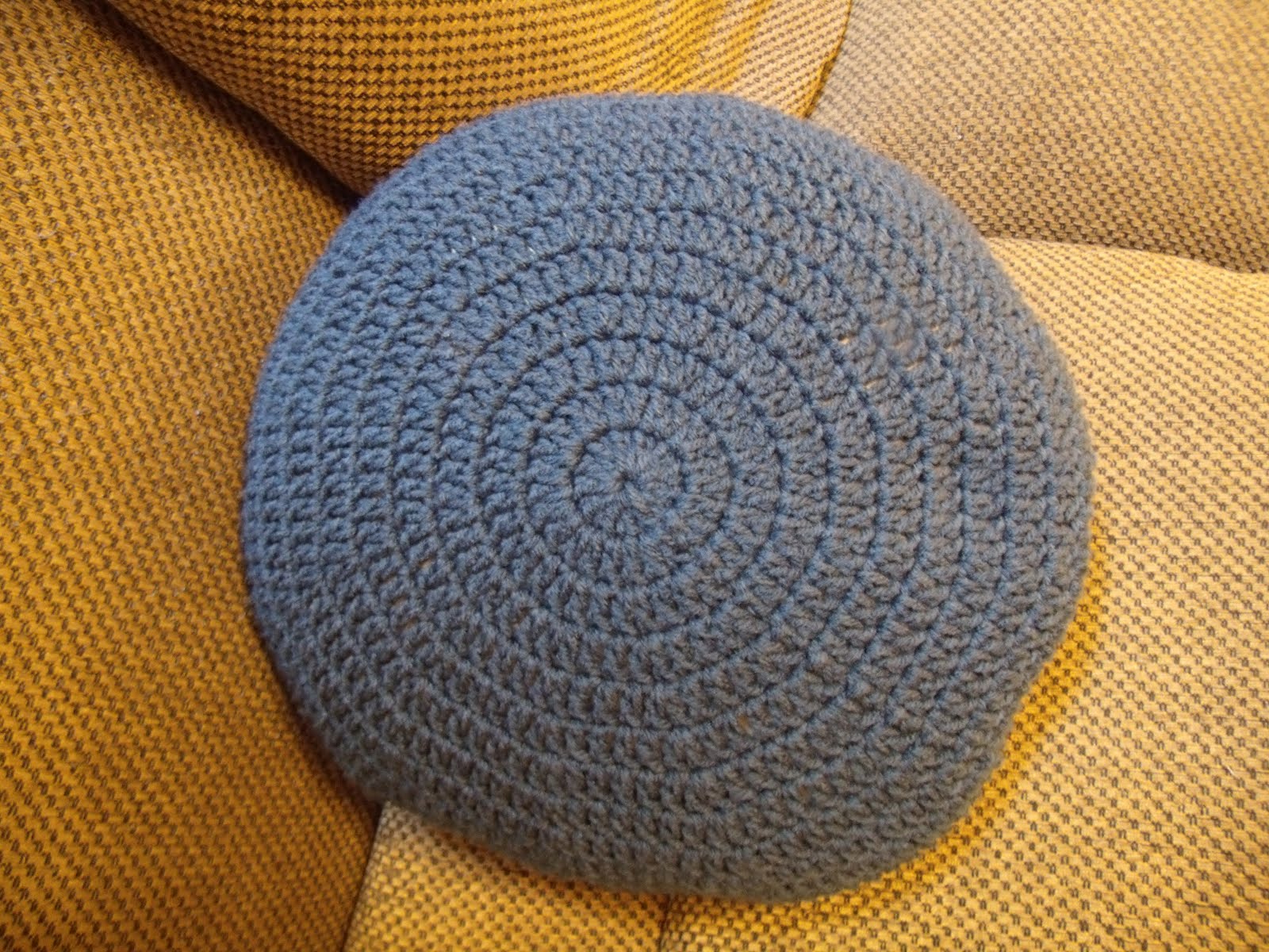 Family, Books and Crochet...Oh My!: Round Pillow - Windsor ...