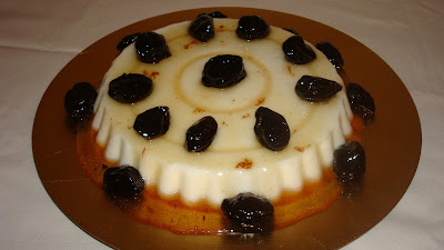 Manjar branco com calda de ameixa