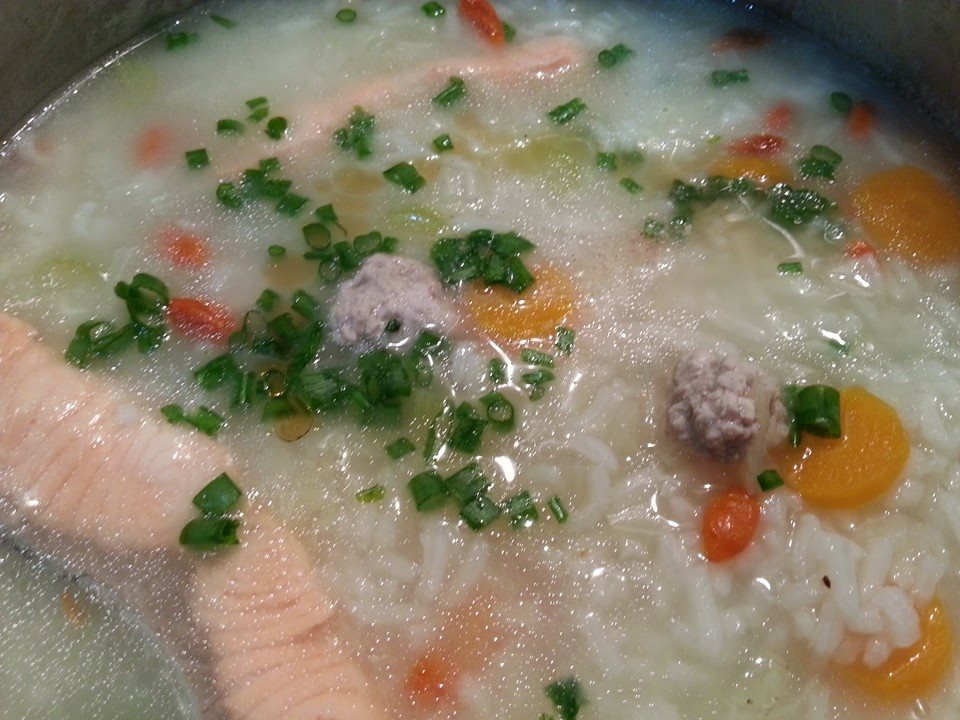 Salmon meatball porridge by Xiujuan Peh