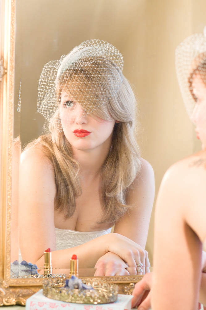 How to wear blusher birdcage veil How to wear blusher birdcage veil