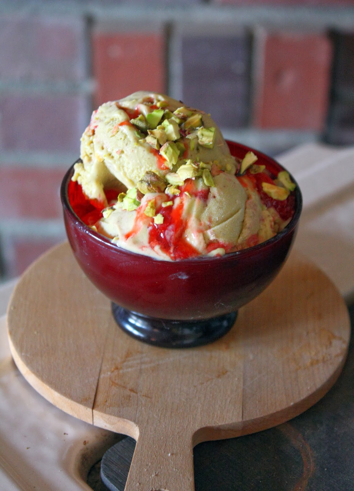 fudge ripple pistachiostrawberry swirl ice cream