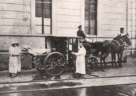 1910, Ambulancia de tracción animal