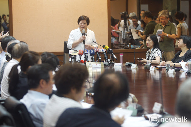 勞動部長林美珠今(18)天親自主持基本工資審議委員會。 勞動部長林美珠今(18)天親自主持基本工資審議委員會。
