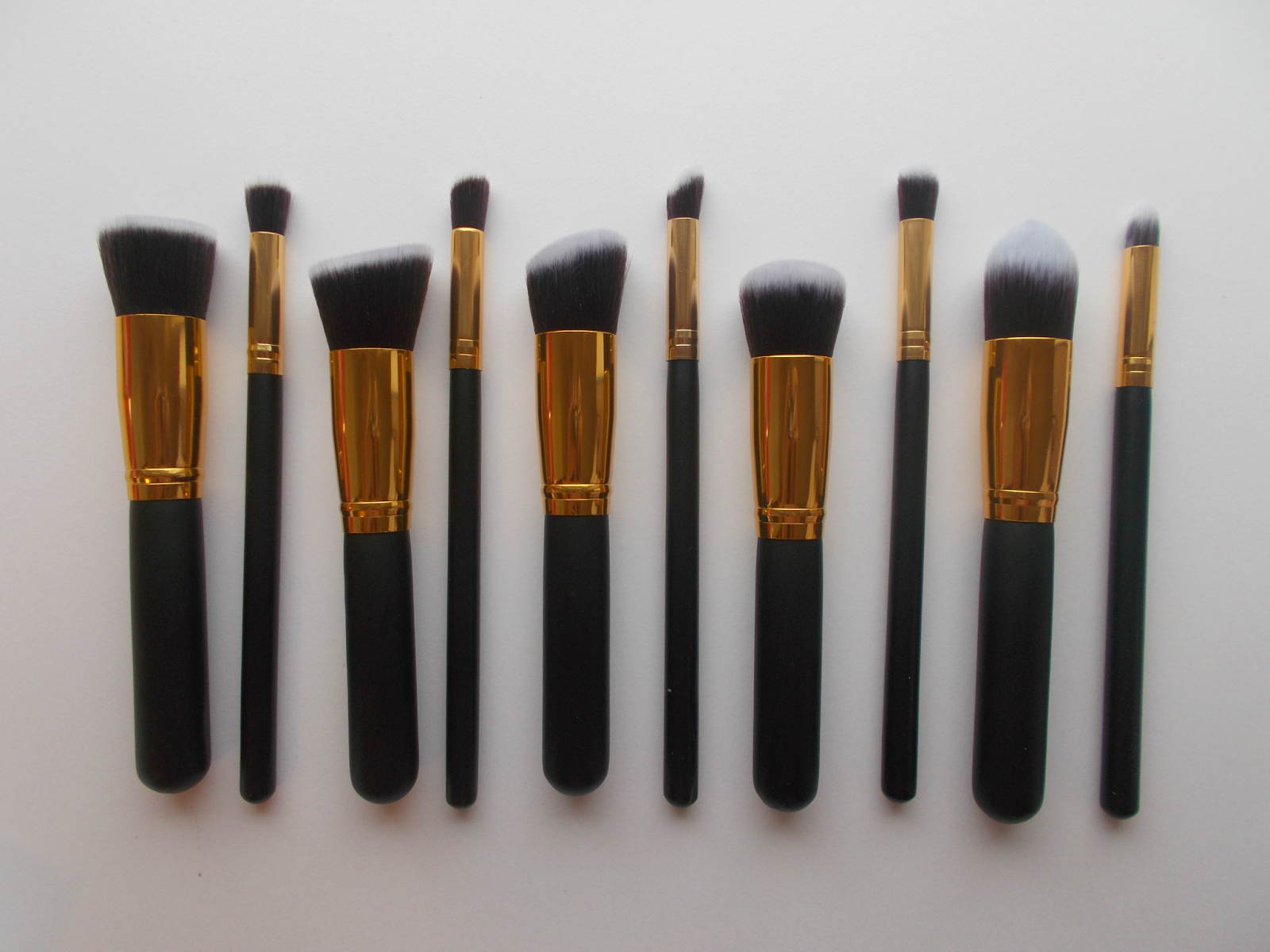cheap unbranded yet amazing amazon makeup brushes