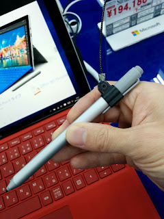 Surface Penは高級感のあるシルバーの電子ペン