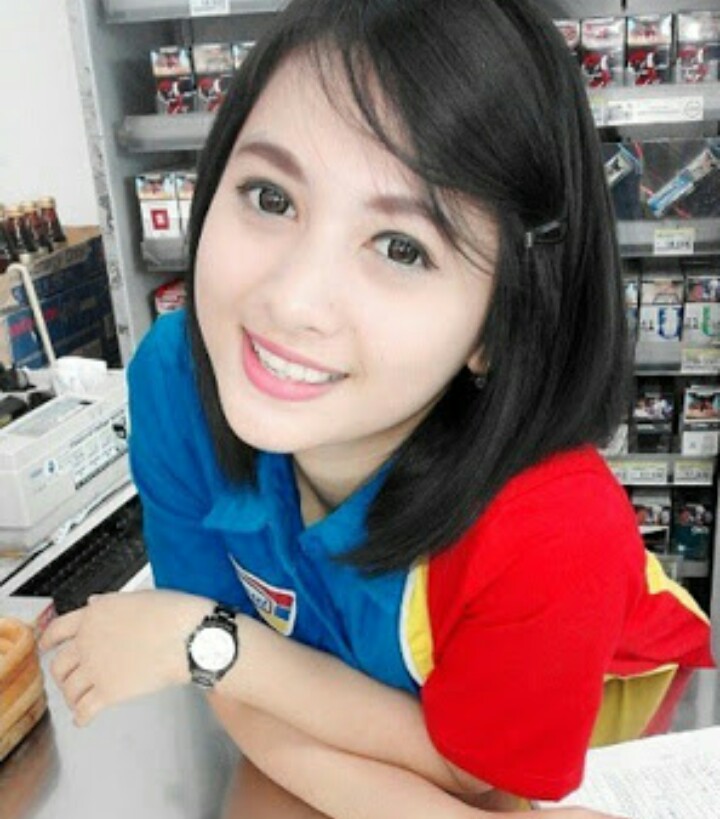 Siti Rohmah, Kasir Cantik Indomaret yg Hebohkan Dunia Maya - Gemsor