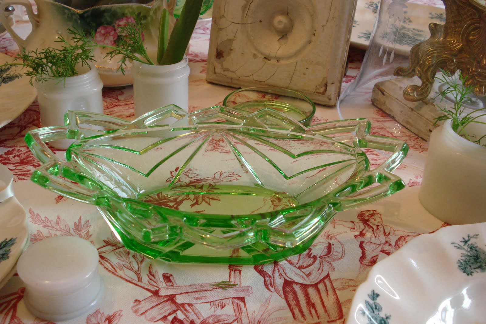 Curtains In My Tree Green toile de juoy dishes