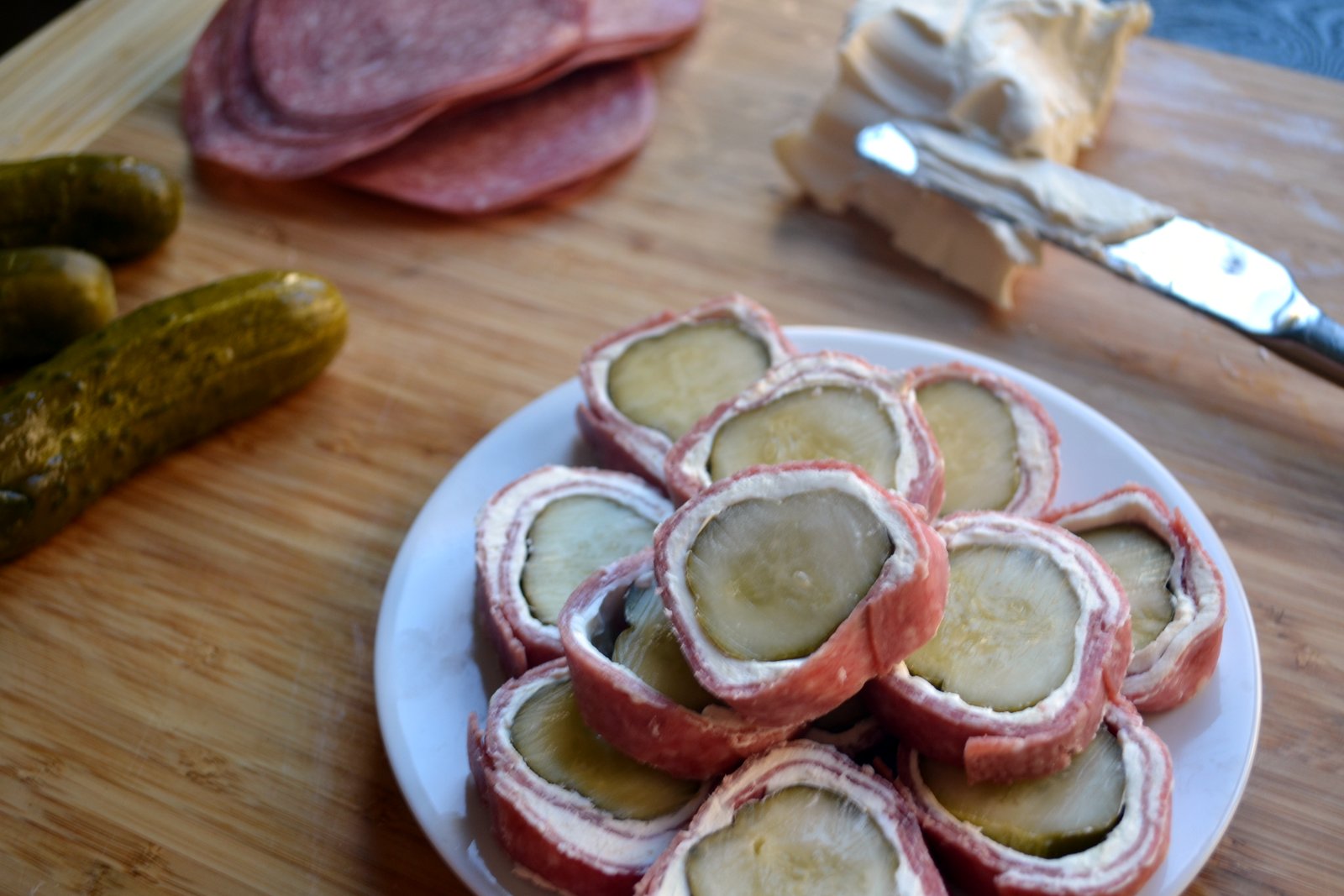 Закуска с солеными огурцами