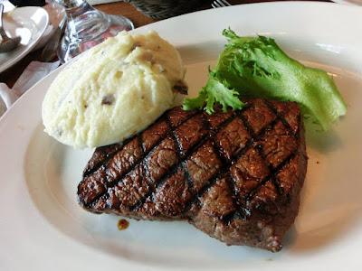 USDA Sirloin Steak at Texas Roadhouse Taiwan in Xinyi