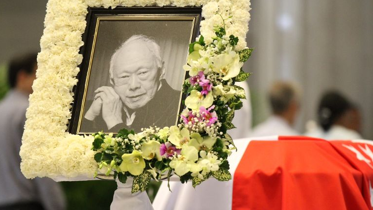 Why Are Singaporeans Queuing Up for Hours to Pay Their Respects to Lee Kuan Yew?