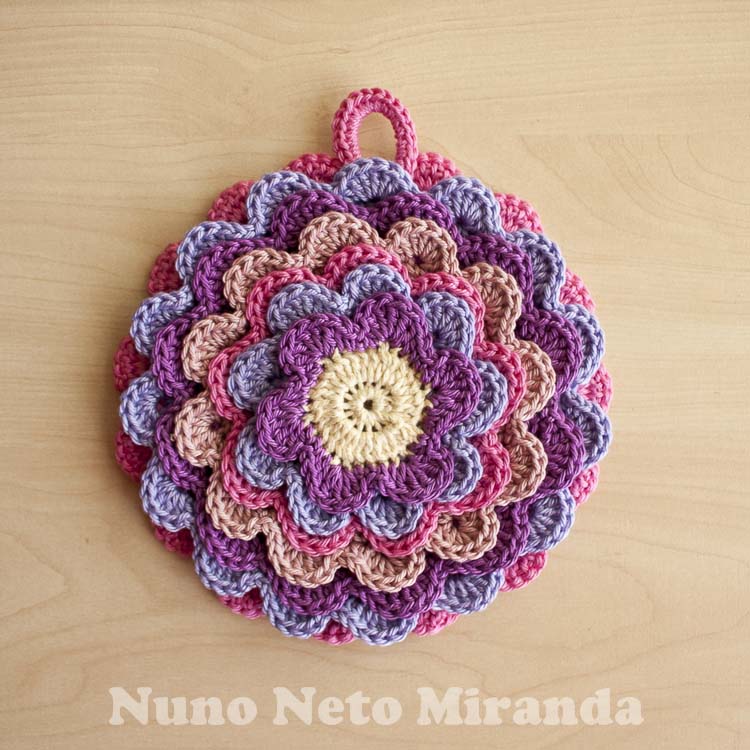 Days of Yarning: Blooming Flower Pot Holder - Pega Florida