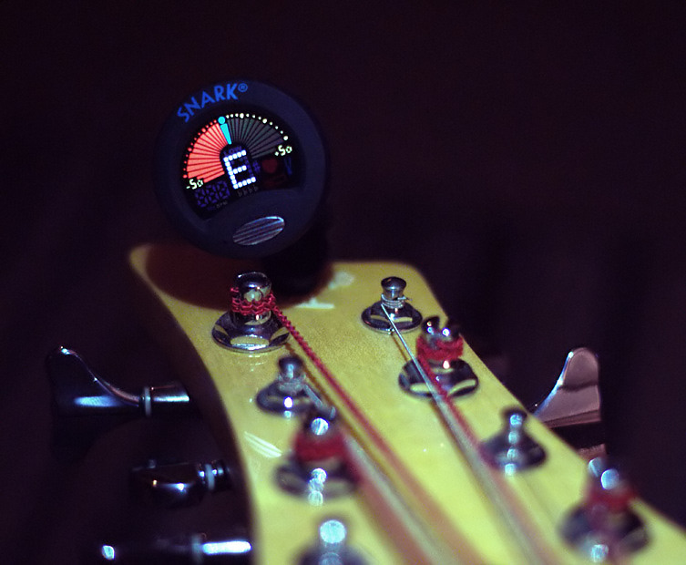 `thew's reviews Instrument TunersSnark And Behringer TU300