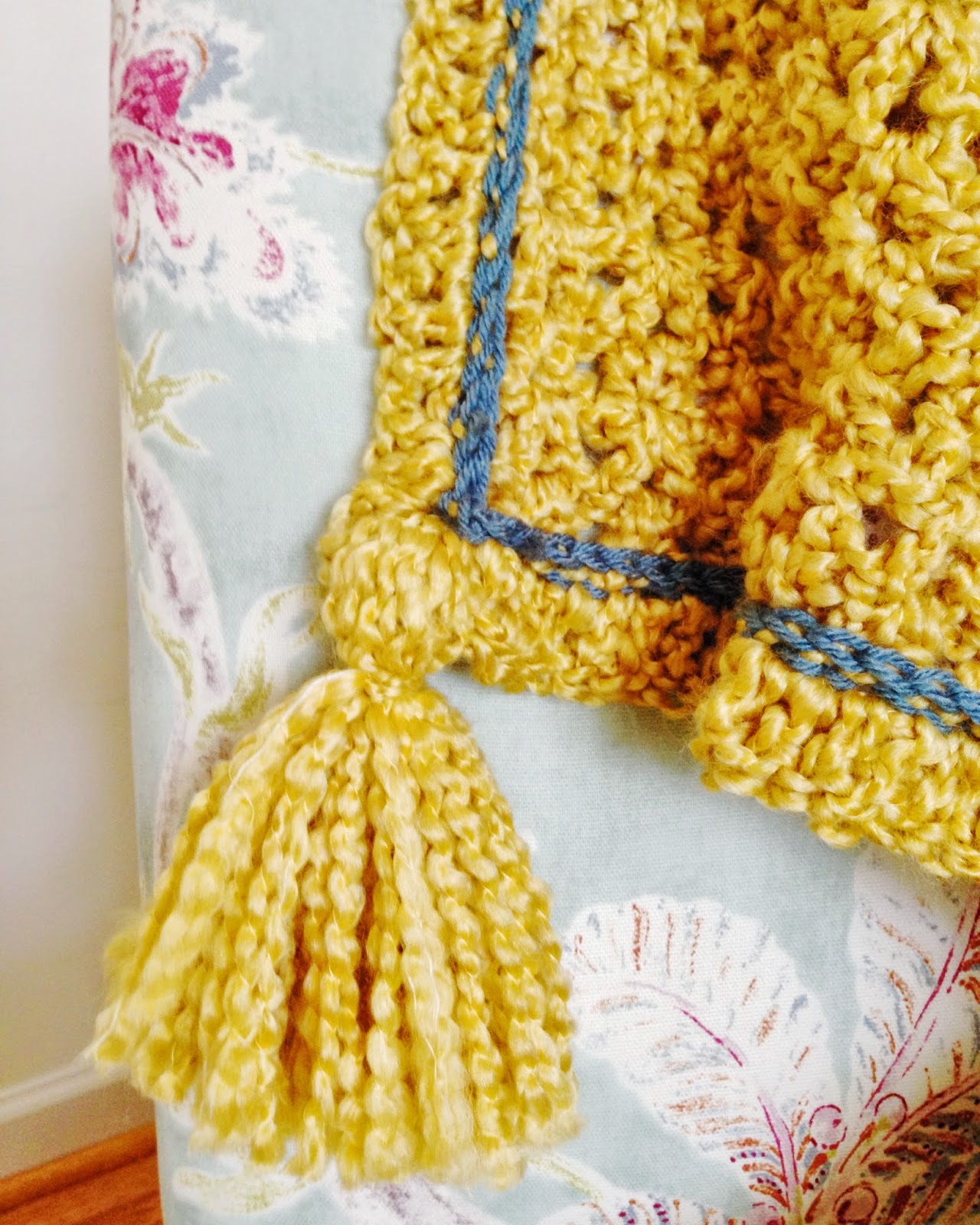 Love City crochet love {vstitch tassel blanket}
