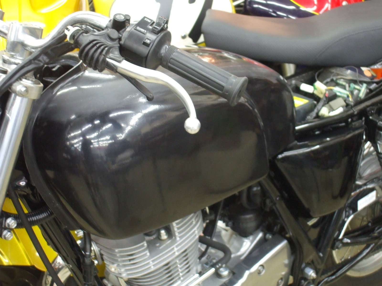 値下げ】 ももハウスポッシュ POSH バイク用品 GLOSS カフェ ファイブタンクカバー SR400 500 1993-2000年  ブラックゲルコート