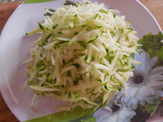 Grated Papaya or Grated Vagetables Grated, Grating, Grater, How to Grate