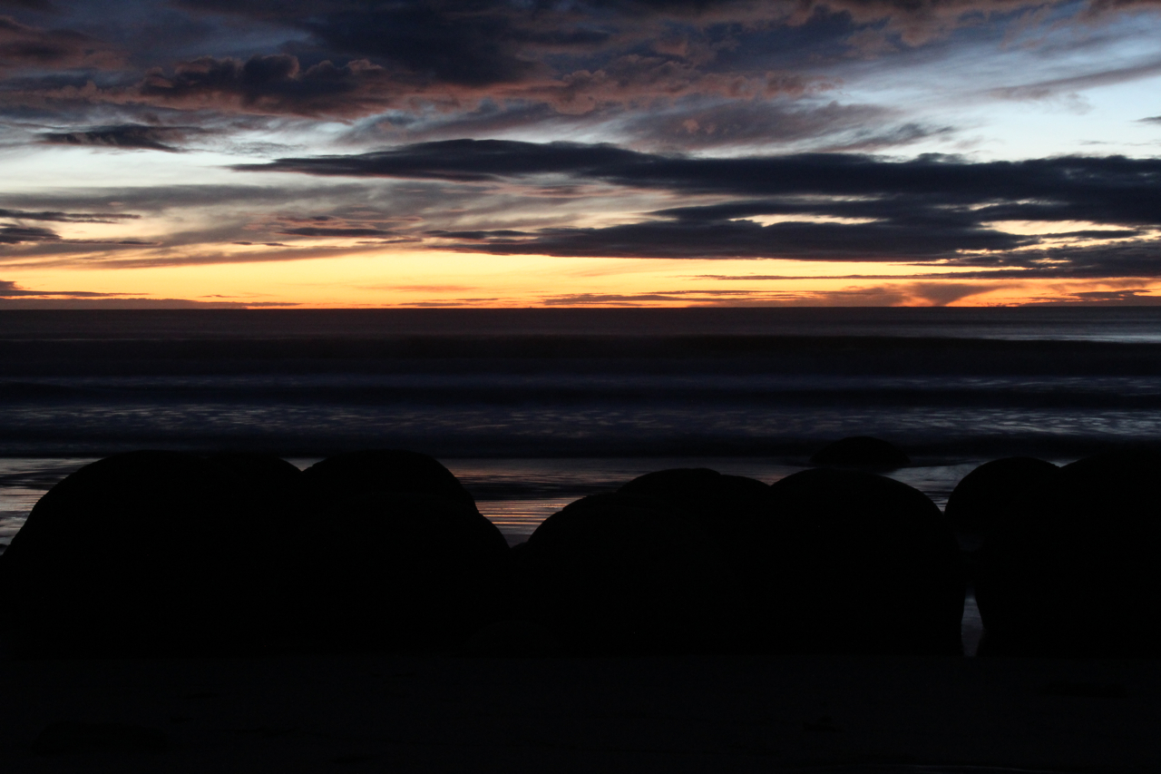 Describing a sunrise picture