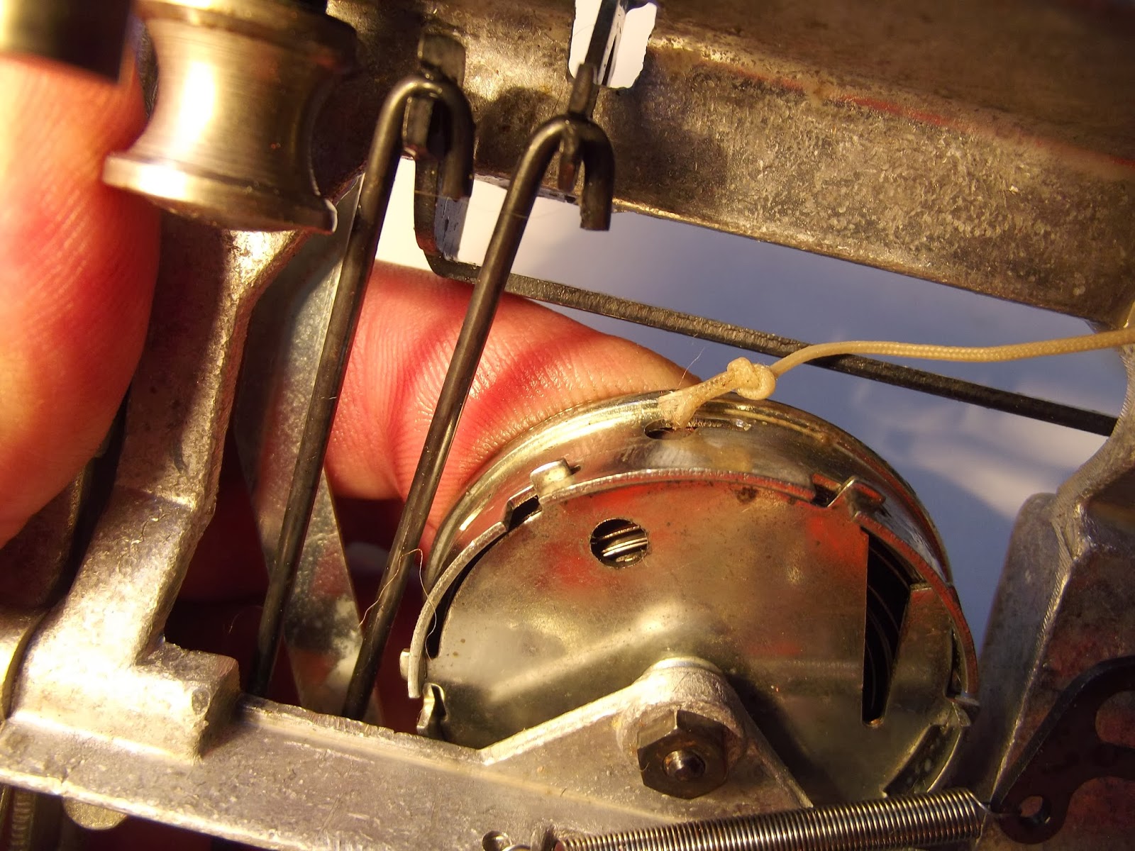 oz.Typewriter Reattaching the Drawband to the Mainspring on a Portable