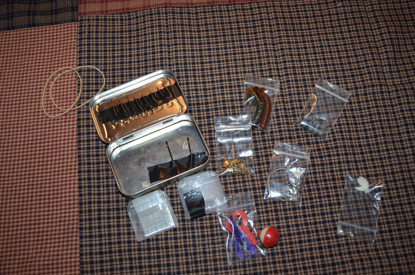 roughneck survival Altoids Fishing Kit