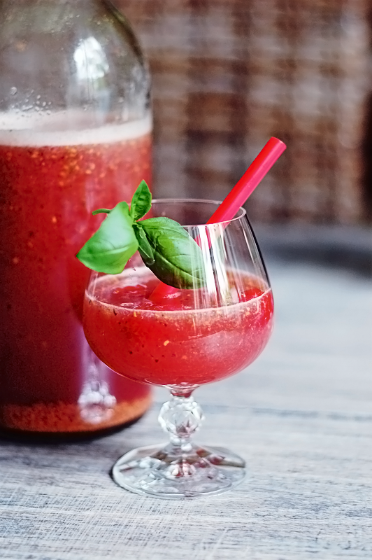 Raspberry and basil drink ) White Valley