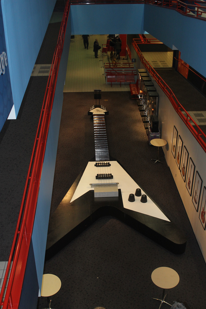 Pgh Momtourage Guitar Exhibit Carnegie Science Center