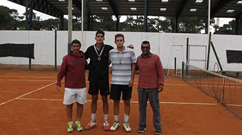 Rodrigo Arús continúa con su reinado en el Dunlop Tour