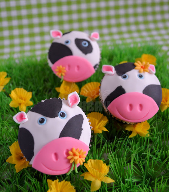 http://3.bp.blogspot.com/-HKeA8TOTkIk/UUntoYLAGMI/AAAAAAAAEC8/f3Hl77c07SY/s640/koeien+cupcakes+1a.jpg