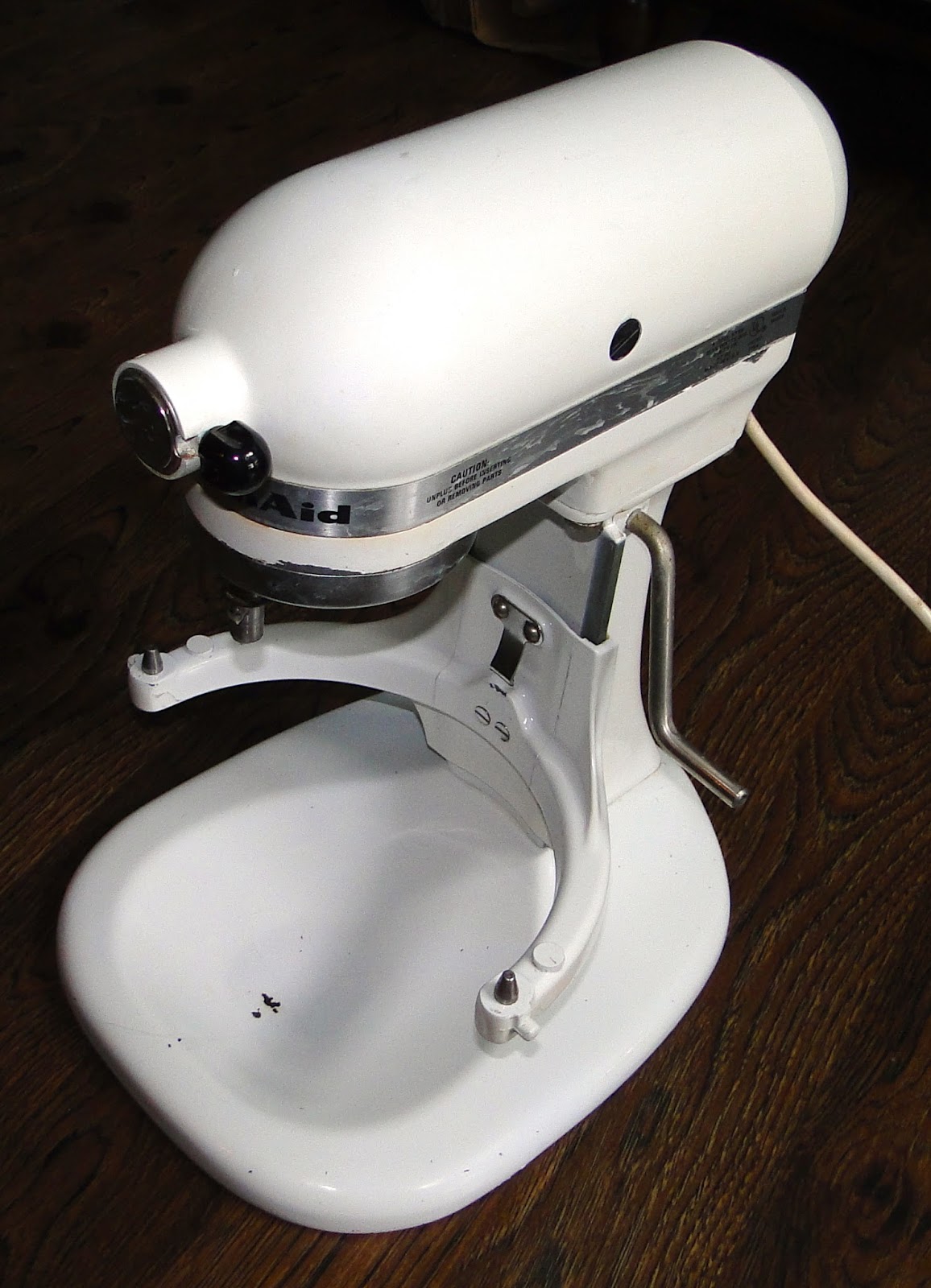 The Bug That Fleeps: KitchenAid Stand Mixer Refinishing Project!