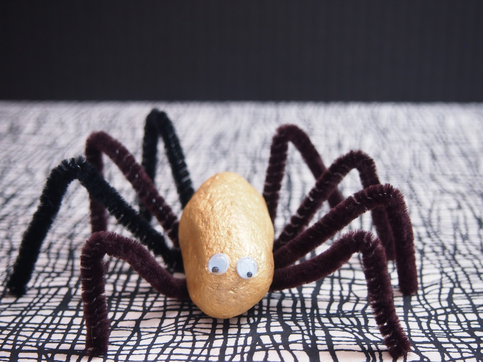 The Tiny Funnel Halloween Rock Spiders