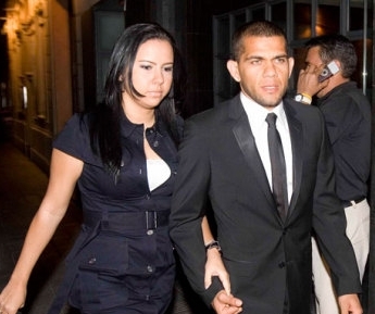 SPORTIGE: Dani Alves with His Wife Wallpapers 2012