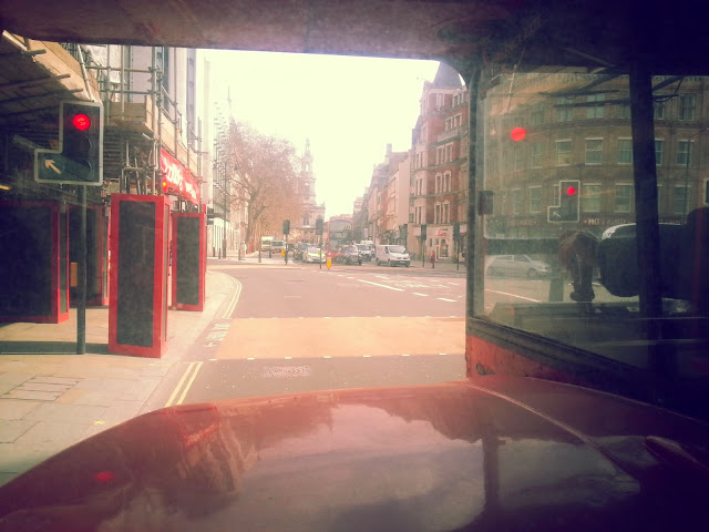 Londra-toplu-tasima-routemaster-inside-1