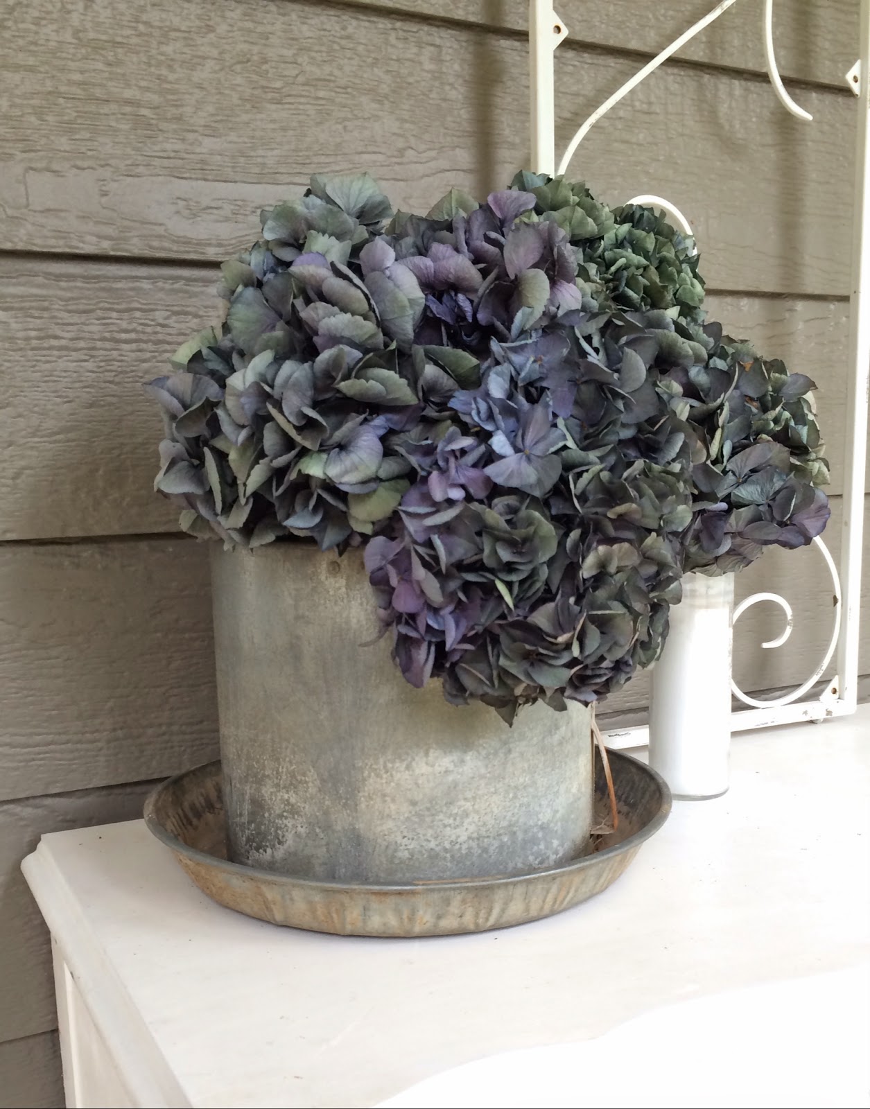 Little Farmstead The BEST and Easiest Way(s) to Dry Hydrangeas!