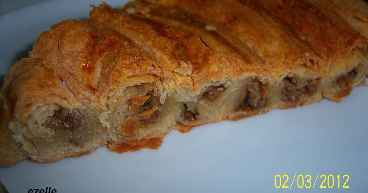 EZELLE ELDE AÇMA KIYMALI MANTARLI BÖREK