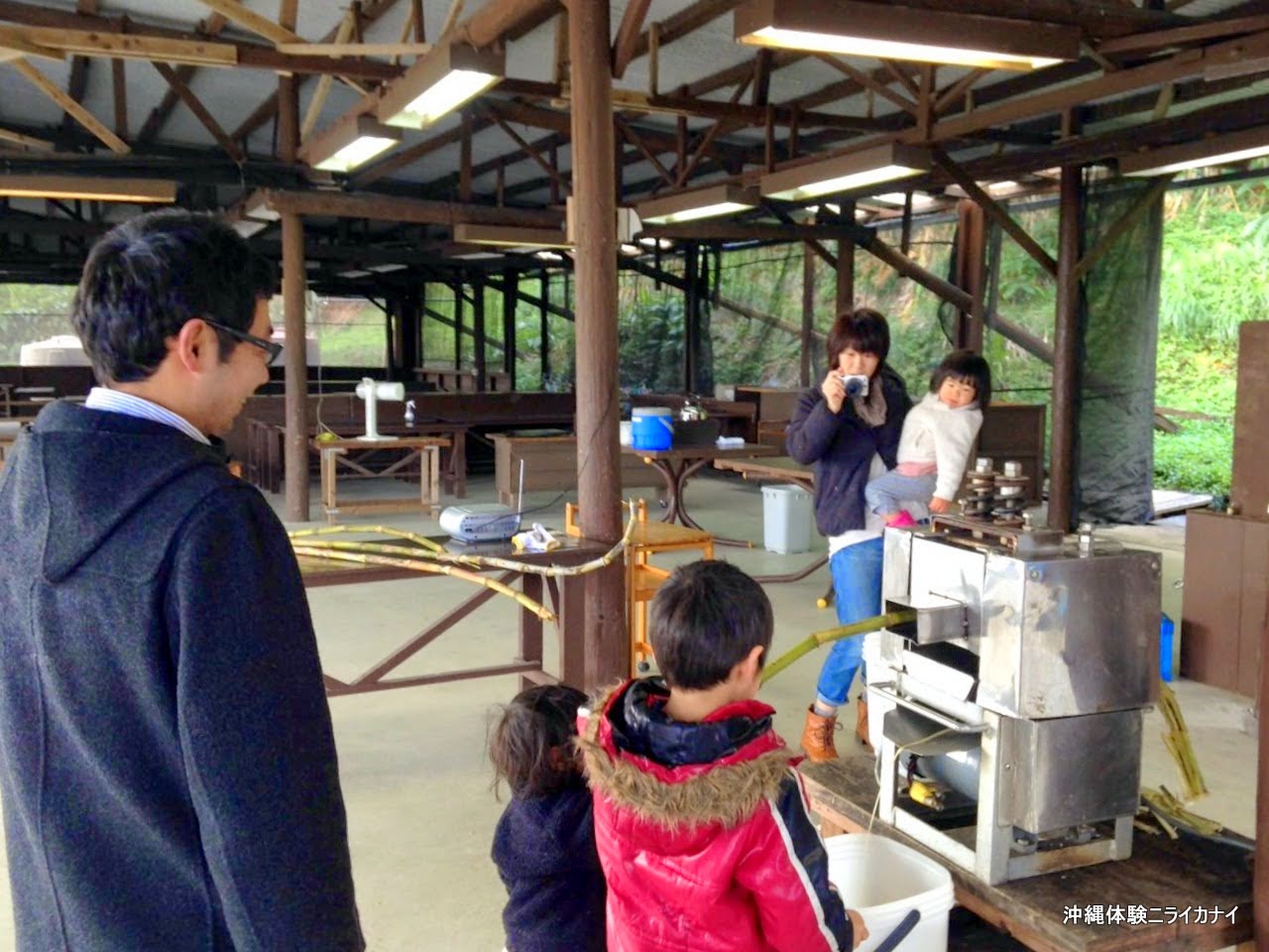 沖縄体験ニライカナイ～恩納村の体験/観光ブログ～サトウキビ刈りと黒糖作り