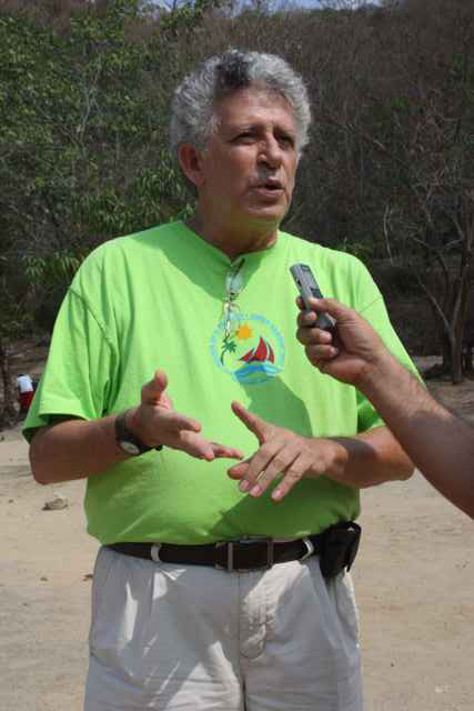Resultado de imagen para fotos apoyos de lorenzo marbut por los niños de zihuatanejo