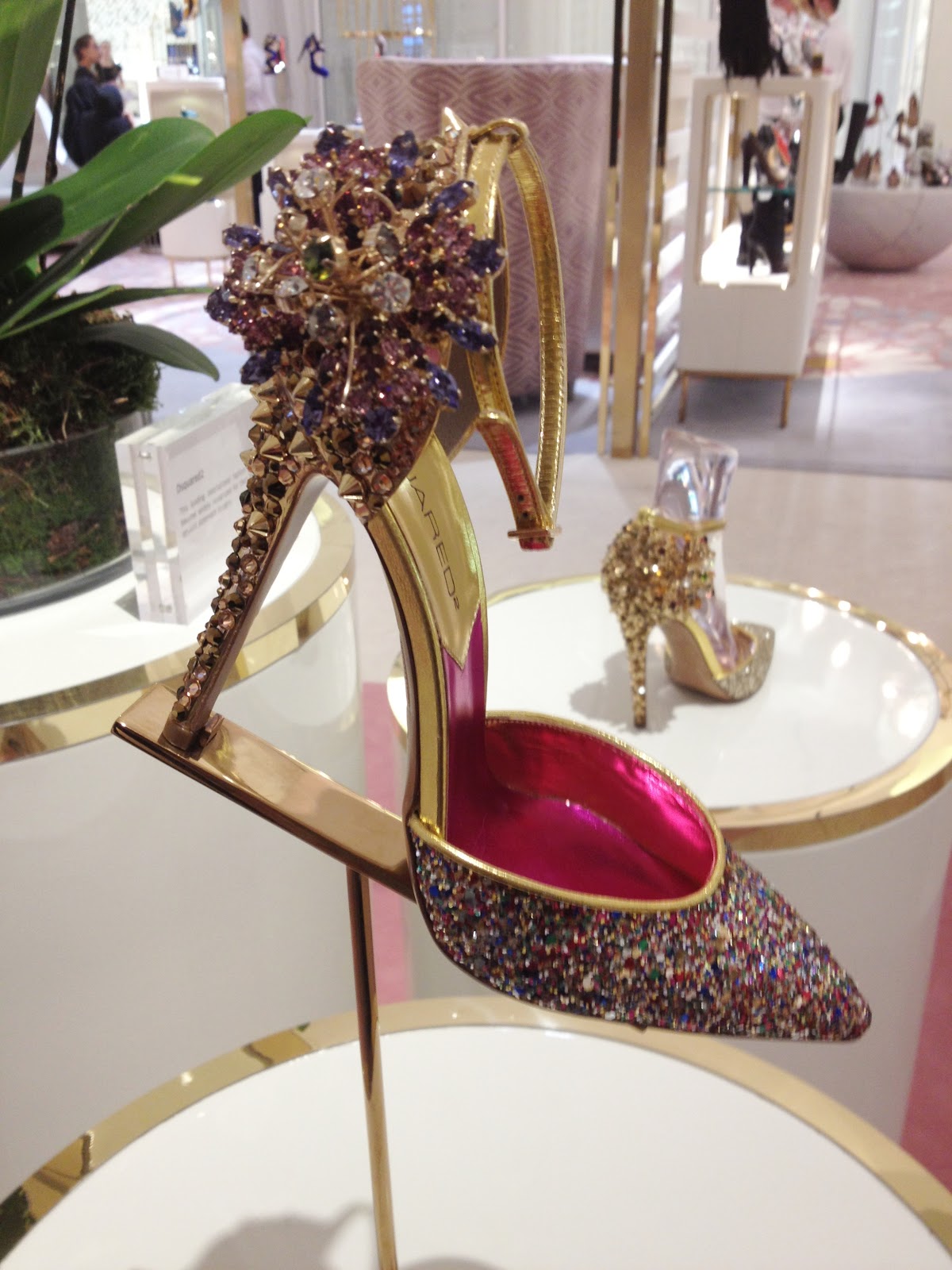 bobochic miss b loves....the biggest shoe store in the world (Dubai