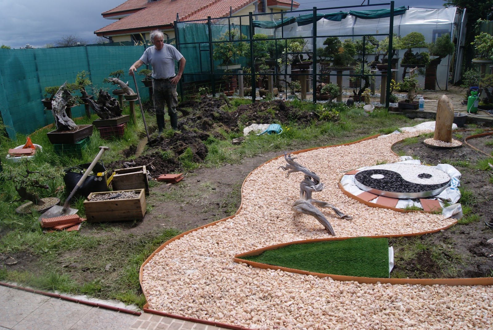 Y por lienzo.... una maceta: ASÍ AVANZA MI JARDÍN JAPONÉS.