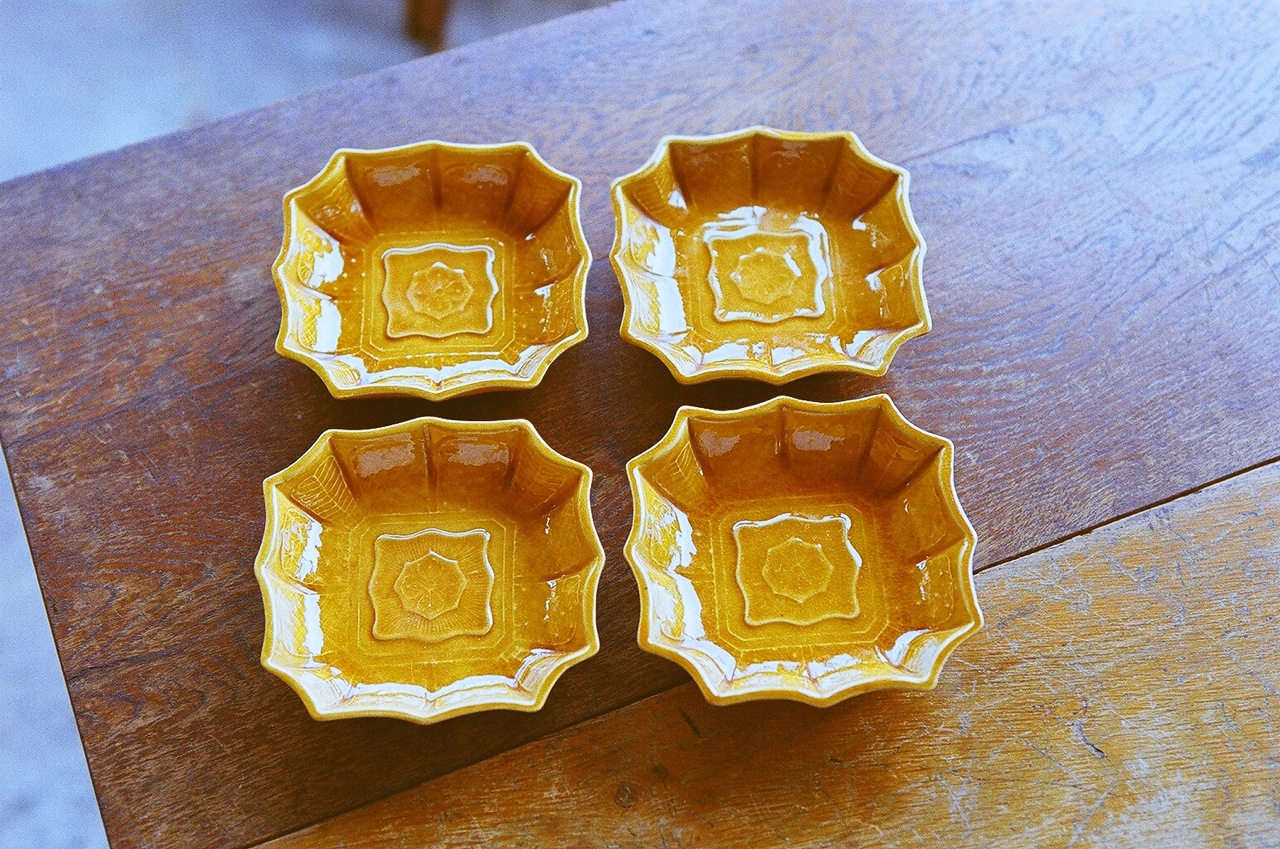 タユタフ: 珉平焼の豆皿