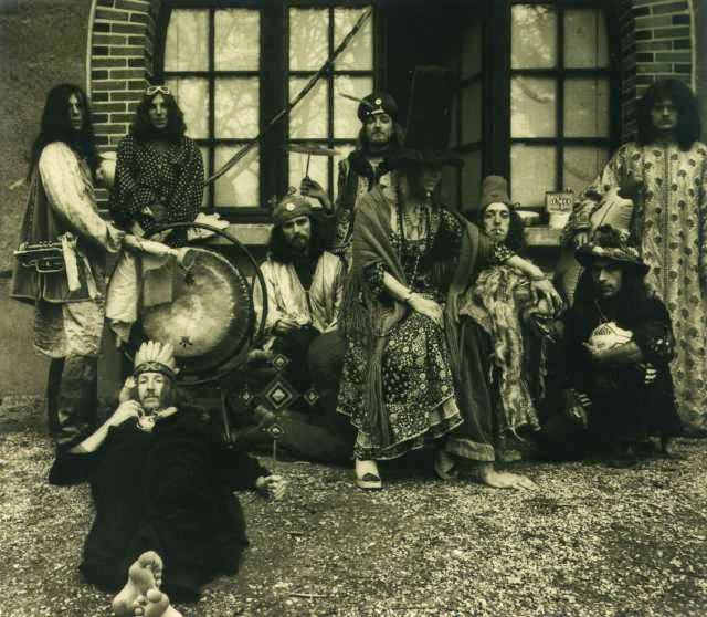 LOOOLOBLOG ♫ ♫ ♫ Gong Flying Teapot 1973