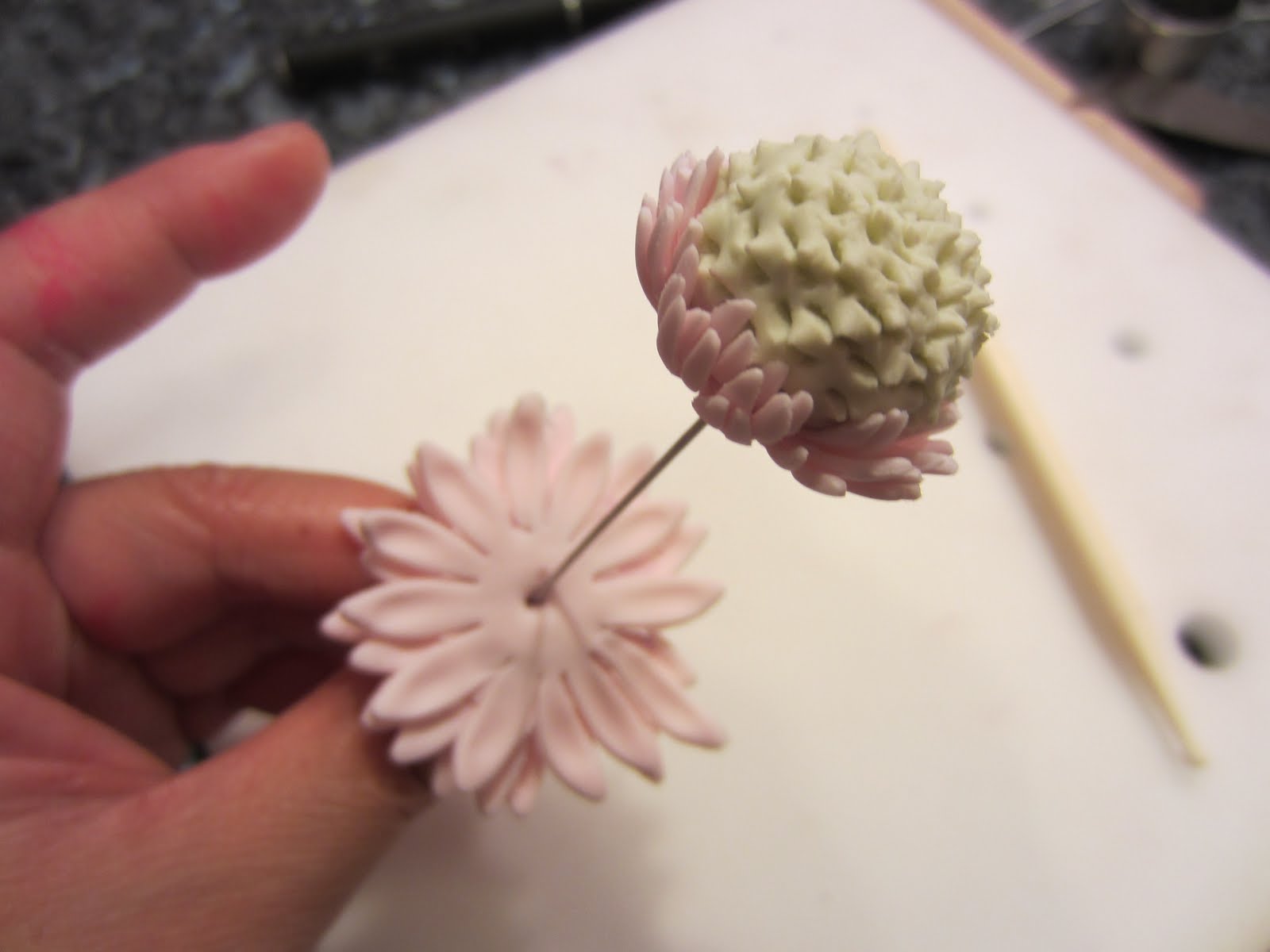the wicked little cake company a gerbera daisy tutorial for sally b.