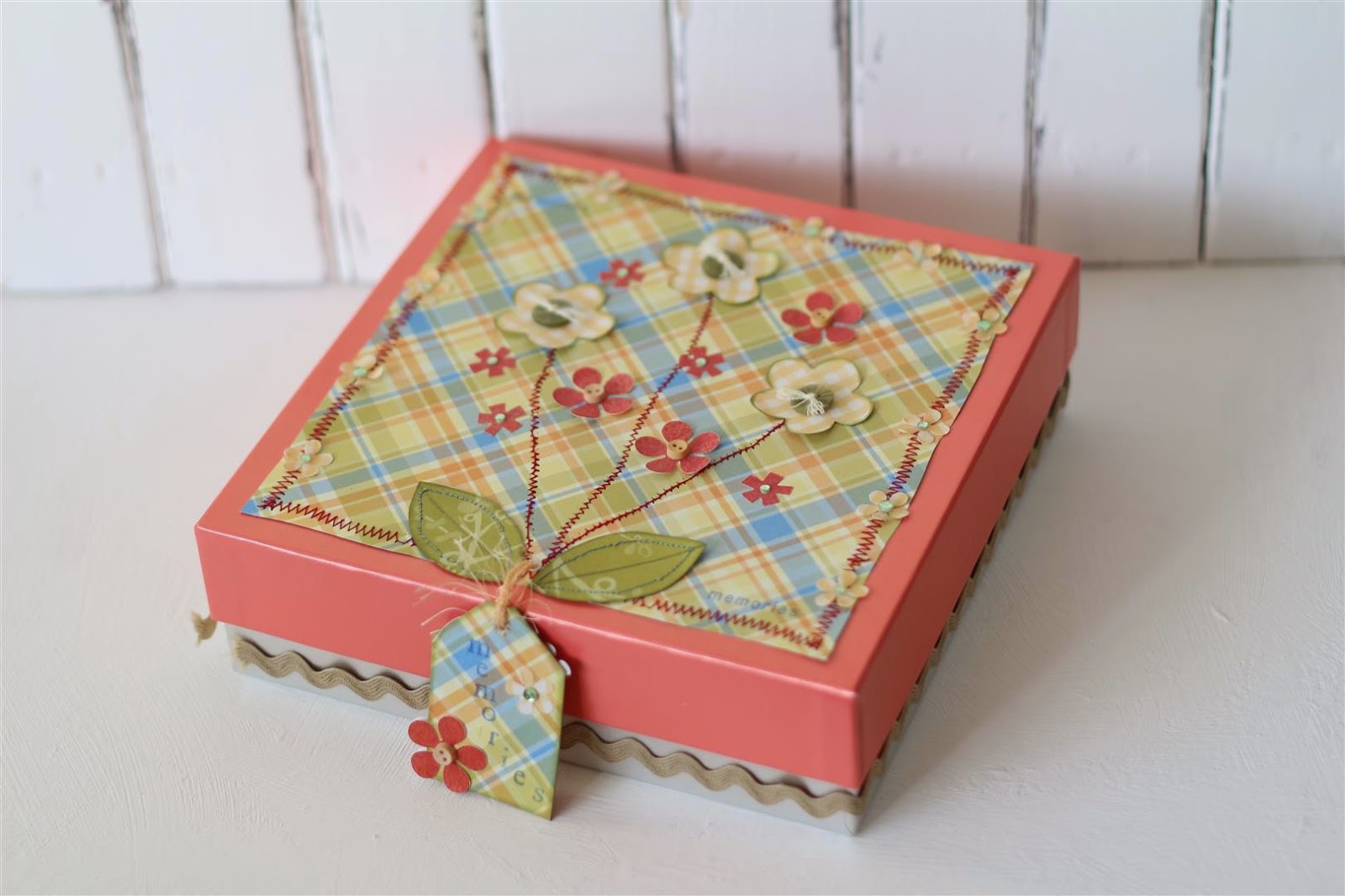 Emuse Decorated Tins And Boxes
