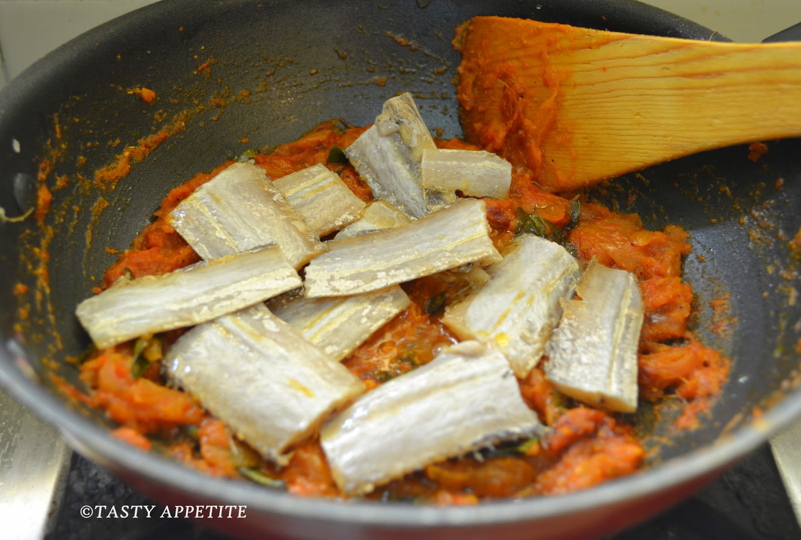How to make Karuvadu Thokku / Dry Fish Curry / Step by Step