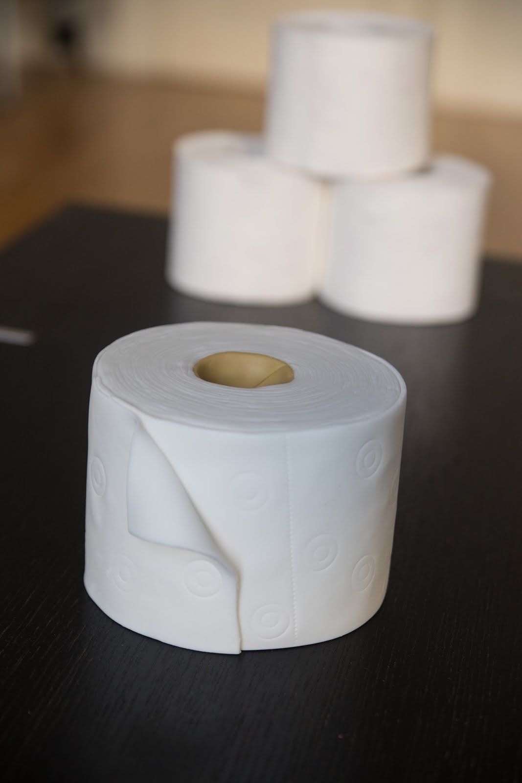 Klopapiertorte backen - Fondant Torte Tutorial  Trendtorte 2020  Toilettenpapier Torte 3D Motivtorte 