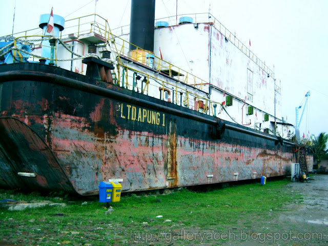 Aceh tsunami monument "floating PLTD ship"