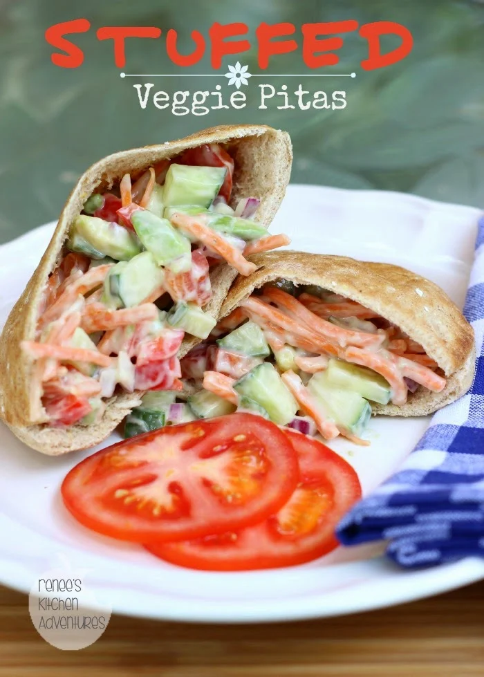 Stuffed Veggie Pitas: healthy and delicious lunch or light dinner! #veggie