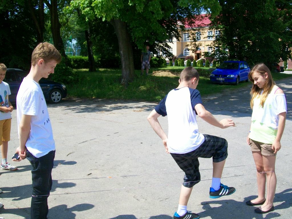 Building Bridges Using the Five Senses Polish kids' traditional games