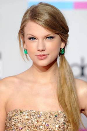foto taylor swift di acara American Music Awards 2011 foto taylor swift di acara American Music Awards 2011